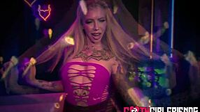 Gothic babe Cassidy Luxe stretches her tight pussy wide for intense hardcore sex action