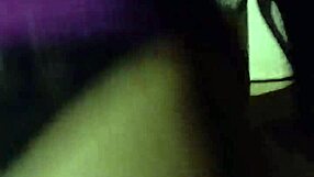 Novinha de 18 sentando na pica!