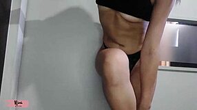 nini showing off her leggings try on with big ass