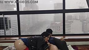 Gostosa fodendo na janela para todo mundo assistir kitty big ass