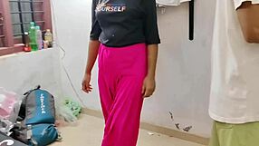 Komal ja Neha jää kiinni bileissä kaksin, johtaa raivoisaan kolmen kimppaan ja voihintaan