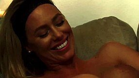 Nicole Aniston hrepeni po grobem seksu z velikim kurcem