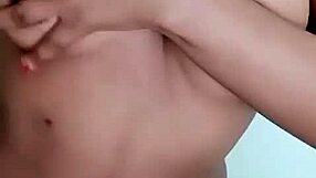 Seksi Afrikalı Kenyalı MILF webcamde leziz memelerini gösteriyor izlemesi süper sıcak!