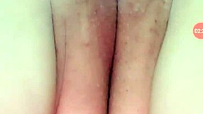 gostosa performs on webcam