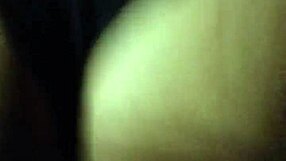 Novinha de 18 sentando na pica!