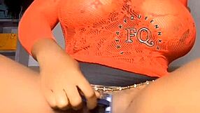 Cute girl shaves her pussy hair in grand style