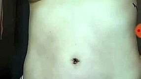 gostosa performs on webcam