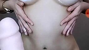 gostosa performs on webcam