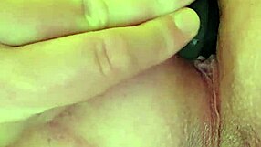 Amateur Gets Sodomized with Anal Plug in Amateur Assfucking