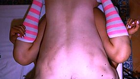 Latinska sekretarka jebe šefa v pisarni po urah