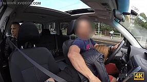 Am ridicat-o pe strălucitoarea 18+ pe bani și am futut-o afară în mașină