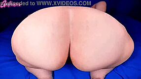 Shaking and Spreading All That Fat Loose Booty Mama Wants to Pussy Fart on Your Dick