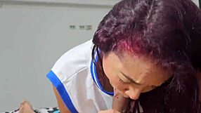 mi cuñado enseña chupar verga