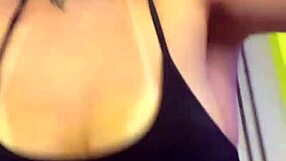 na academia do pr�dio q eu moro os moradores passando e olhando minha buceta molhada e os bicos dos meios peitos durinhos