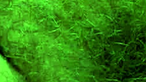 Esta milf flaca tiene un culo precioso en close-up amateur