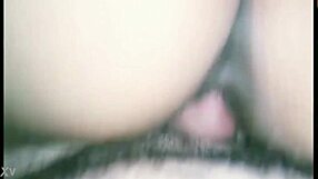 Podívejte se na tu tlustou kurvičku jak profi jezdí v amatérském 18+ akci