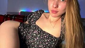 fingering tight pink spot so hot on webcam