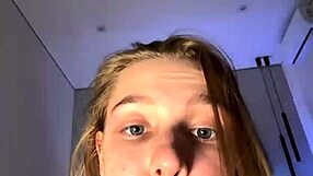 fingering tight pink spot so hot on webcam