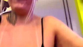 na academia do pr�dio q eu moro os moradores passando e olhando minha buceta molhada e os bicos dos meios peitos durinhos