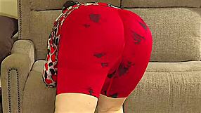 Watch Me Cum While Working Out In Leggings, Showing Off My Big Fat White Butt Up Close