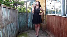 curvy milf smokes and pees outdoors in amateur fetish