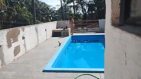 Woman Flashes Bricklayer Leading To His Masturbation And Cumshot