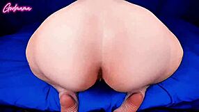 Shaking and Spreading All That Fat Loose Booty Mama Wants to Pussy Fart on Your Dick