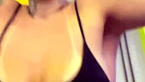 na academia do pr�dio q eu moro os moradores passando e olhando minha buceta molhada e os bicos dos meios peitos durinhos