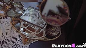 i pose naked as hot teen with amazing body