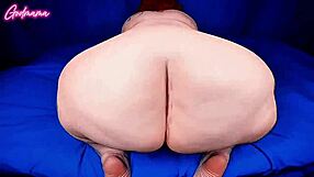 Shaking and Spreading All That Fat Loose Booty Mama Wants to Pussy Fart on Your Dick