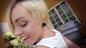 Shlong sucking big butt petite teen 😏