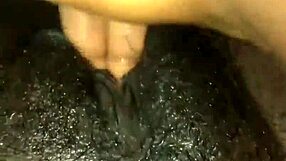 سمراء آماتور تستمني كسها الرطب لوحدها