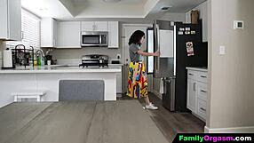 Oh god, stepdaughter kneels and blows stepdad in family orgasm!