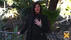 gwen jeune brunette avide d'anal