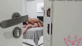 fui visitar meu amigo e peguei ele no flagra com a esposa, que tesao