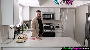 Oh god, stepdaughter kneels and blows stepdad in family orgasm!