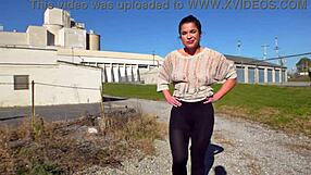 43yo Babe Flashes Huge Ass Publicly