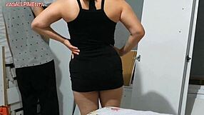amadora seduces the installer and pays with bareback