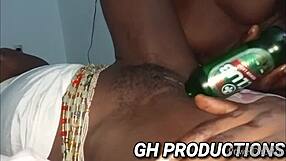 クラブボトルがヤア・ヤアのマンコとアナルにズッポリ