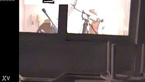 S Saem De Festa Discretamente Mas Sao Descobertos Fodendo Na Varanda Da Cobertura