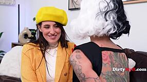 milf aubree valentine fingers her wet pussy while licking juicy curves