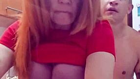 encuentro a mi suegra en la cocina con ropa sexi y termino follandomela