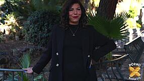 gwen jeune brunette avide d'anal