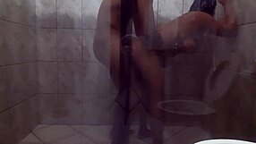 Kova kylppäri seksi lihaksikkaan latinaemännän kanssa iso kyrpä ja jalat nuollaan