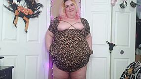 Desperate bbw masturbates in sun dress