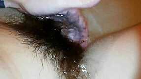 pernah nampak bulu lebat bawah air dalam video fetish pepek super?