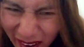 الترانس تنوح عالي أثناء نيك شرجي عنيف وطيز