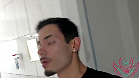 fui visitar meu amigo e peguei ele no flagra com a esposa, que tesao