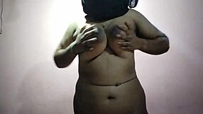 Indian hottie shots off her gorgeous body