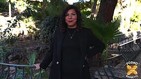 gwen jeune brunette avide d'anal